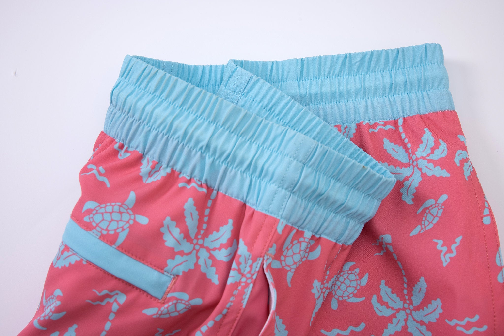 Aqua Palms Swim Shorts -Blue/Pink × Towel Polo-White — Combo Look