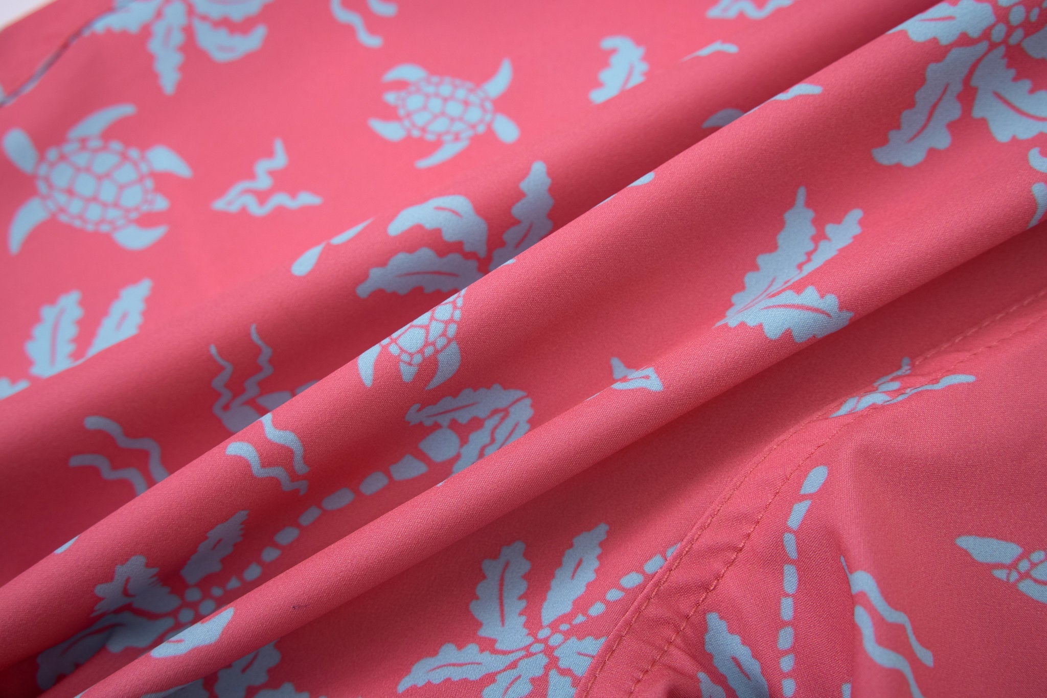 Aqua Palms Swim Shorts -Blue/Pink × Towel Polo-White — Combo Look