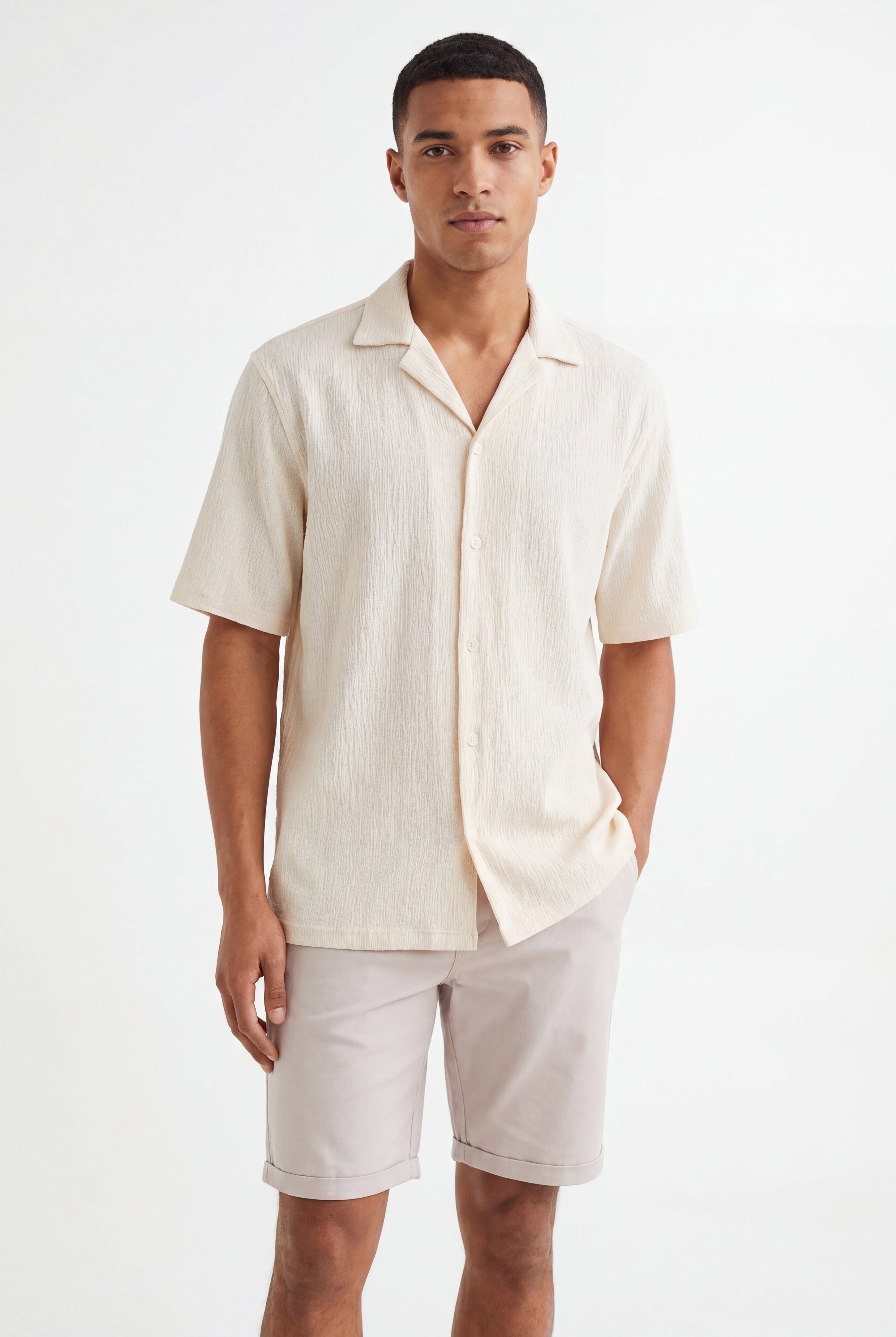 Textured T-shirt-Crème × Chino Short-Light-Grey — Combo Look